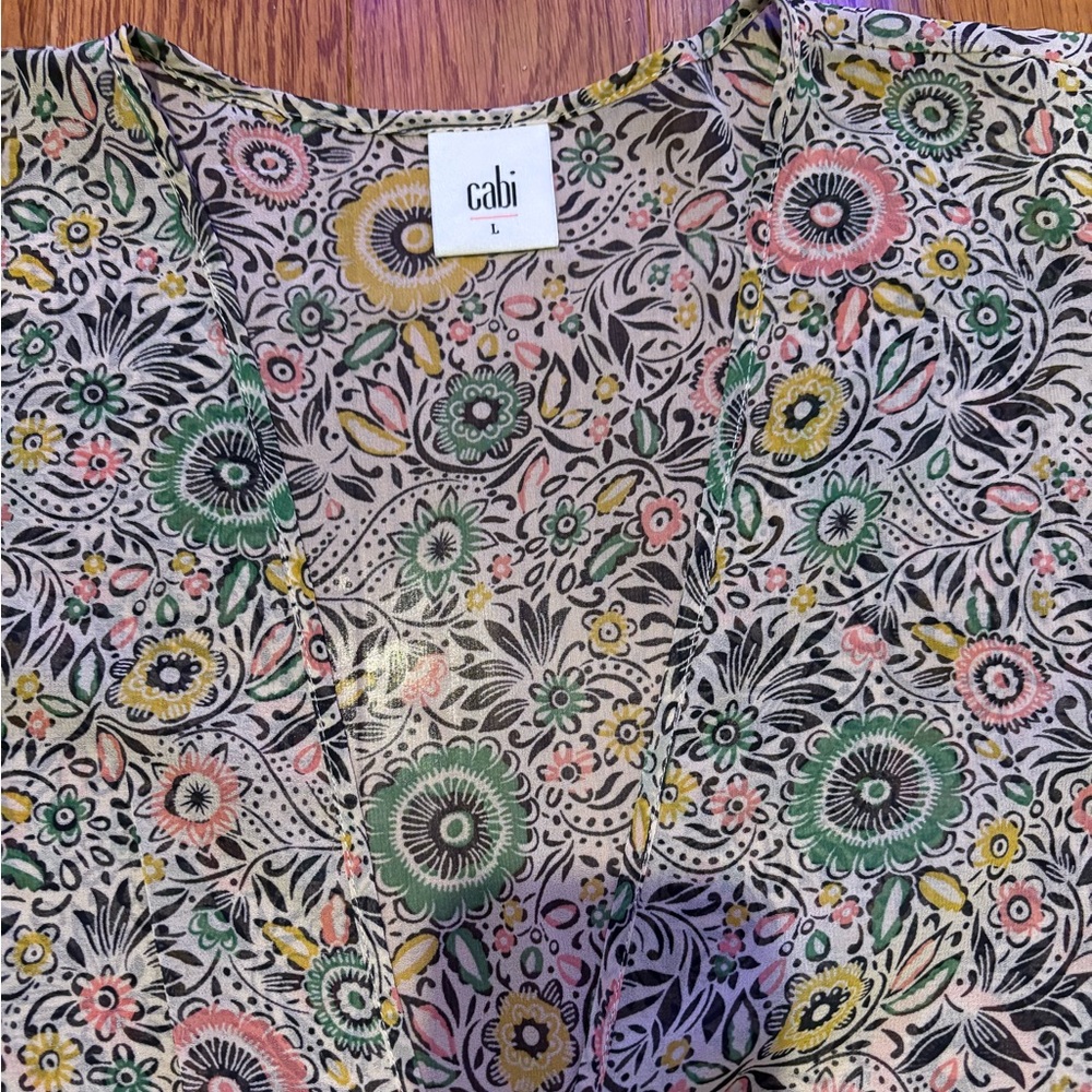 Cabi v neck flowy blouse Size Large - Picture 3 of 3